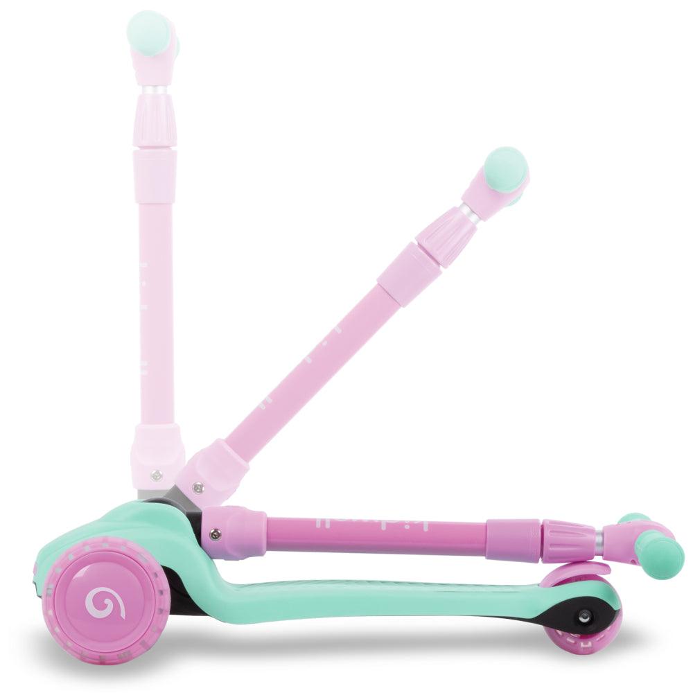 The Three wheel balance scooter JAX is designed for optimizing motor skills, coordination, and, most importantly, providing children with an enjoyable experience. Its unique design allows for balance-based movements, while the quiet and comfortable wheels offer superior grip and shock absorption. Additionally, the glowing diodes add an attractive element and motivates children to keep moving.