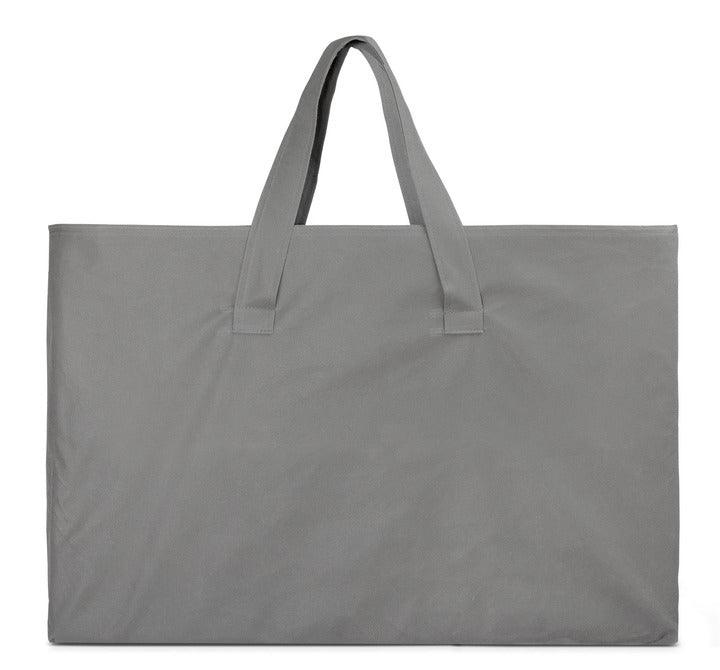 Sensillo guest mattress with a cotton cover is a perfect solution during a travel. While packing the luggage, we often need to choose between the comfort of the kid and limited capacity of the boot. Thanks to a triple fold, the mattress is of compact sizes (60x40x15cm)and the transport bag included in the set makes it easy to carry. When unfolded, it has the dimensions of a standard child mattress (120x60x5cm). Cotton cover may be easily removed and washed.