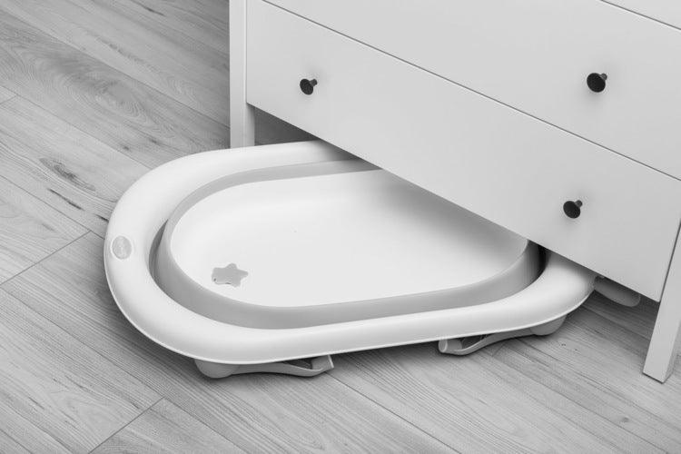 Foldable bathtub for small bathrooms and travels.It folds flat which makes it possible to save a lot of space in the apartment or a car. The bathtub has a classic shape and is decorated with cute deer horns. It can be used from the first days of baby’s life until he/she is ready for a bath in a traditional bath tub. It is made of durable and skin-friendly material. Additionally, the legs of the bathtub are equipped with anti-slip pads which prevent sliding and a blockade against self-folding.