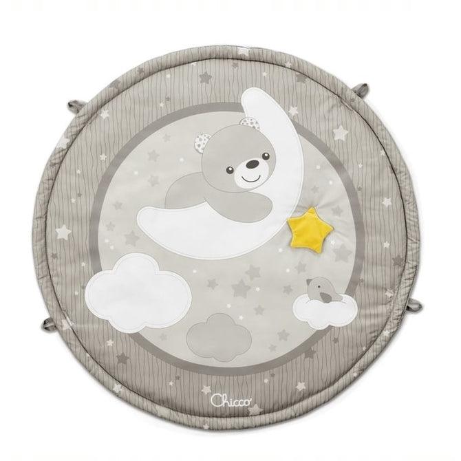 Whether your baby is lying on the belly or on the back, there is a lot to explore on the beautiful 3 in 1 baby gym that features melodies and colourful projections. On this soft padded play mat, your little one will feel comfy and safe.