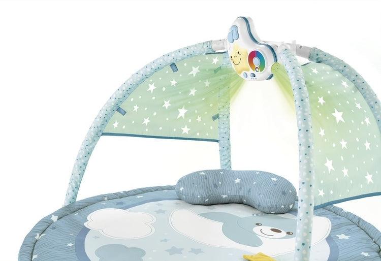 Whether your baby is lying on the belly or on the back, there is a lot to explore on the beautiful 3 in 1 baby gym that features melodies and colourful projections. On this soft padded play mat, your little one will feel comfy and safe.