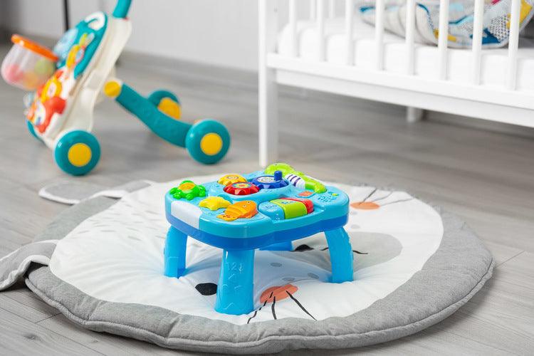 Falla interactive Toyz table, which will provide a lot of fun for little ones. The table top is equipped with a mini piano with DO RE MI keys, 3 buttons (each works differently) that turn on different melodies and a knob with gears. Vivid colors attract attention and encourage fun. The table has a 2-stage volume control. Falla allows you to detach the legs and, thanks to special straps, attach it to a cot or attach it to a bow in a pram.