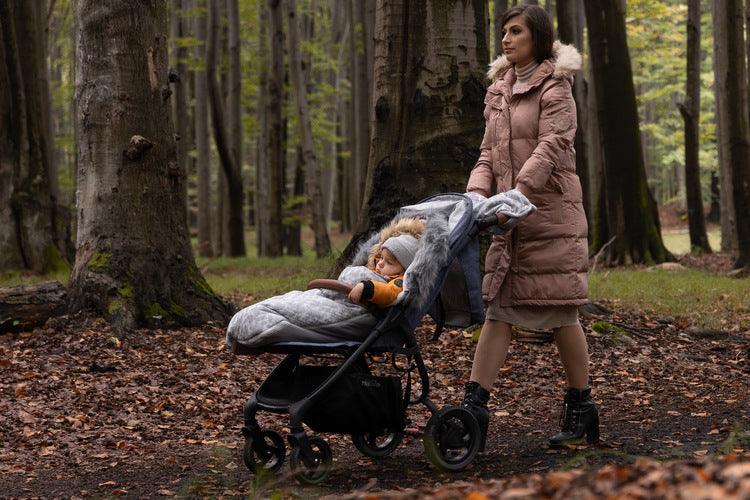 Olaf romper bag is perfect for walks in colder temperatures. It combines a waterproof, easy to keep clean outer layer and soft polar fleece on the inside. Thanks to a fluffy, anti-allergic non-woven fabric it provides effective protection and comfort of a baby. Stylish patterns make the bag exceptional, and artificial fur by the hood with the option of unfastening make it look unique. The romper bag fits pushchairs of any style. It can be used in prams, strollers, and for sledges.