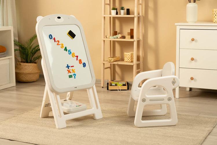 Learning to write and draw will now be easier with the TED education board from Toyz. The magnetic board equipped with a set of markers and colorful magnets also includes a chair that will allow the little artist's tired legs to rest. The look of the set will appeal to every lover of bears.