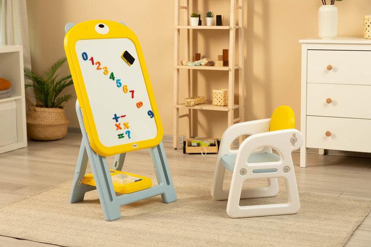 Learning to write and draw will now be easier with the TED education board from Toyz. The magnetic board equipped with a set of markers and colorful magnets also includes a chair that will allow the little artist's tired legs to rest. The look of the set will appeal to every lover of bears.