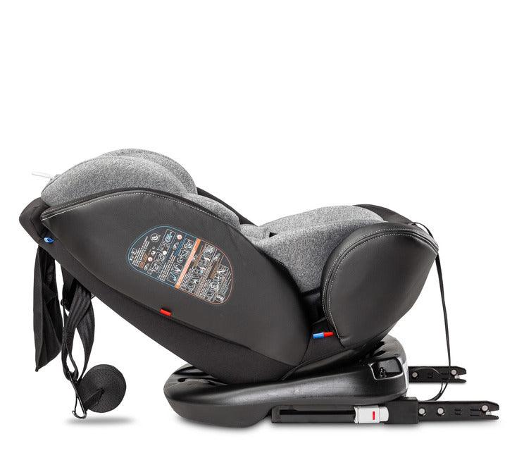 Mundo is a car seat for little globetrotters. It is intended for children from 0 to 36 kg. The seat can be used from the birth to, until it is no longer required. We combine safety and comfort with contemporary styling. Thanks to the seat that rotates 360 °, changing the position in relation to the direction of travel and placing the child in the seat is much easier. On the other hand, a special reduction insert and a pillow allow you to place the baby in an optimal position. ECE R44 / 04 standard.