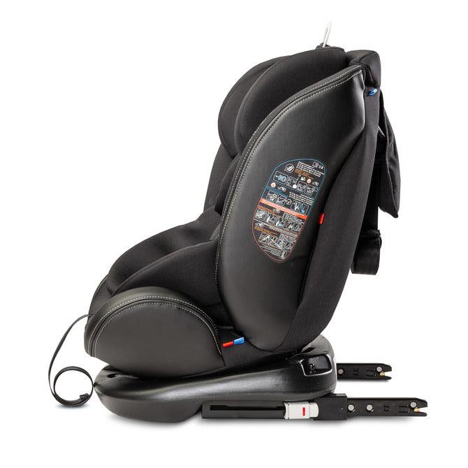 Mundo is a car seat for little globetrotters. It is intended for children from 0 to 36 kg. The seat can be used from the birth to, until it is no longer required. We combine safety and comfort with contemporary styling. Thanks to the seat that rotates 360 °, changing the position in relation to the direction of travel and placing the child in the seat is much easier. On the other hand, a special reduction insert and a pillow allow you to place the baby in an optimal position. ECE R44 / 04 standard.