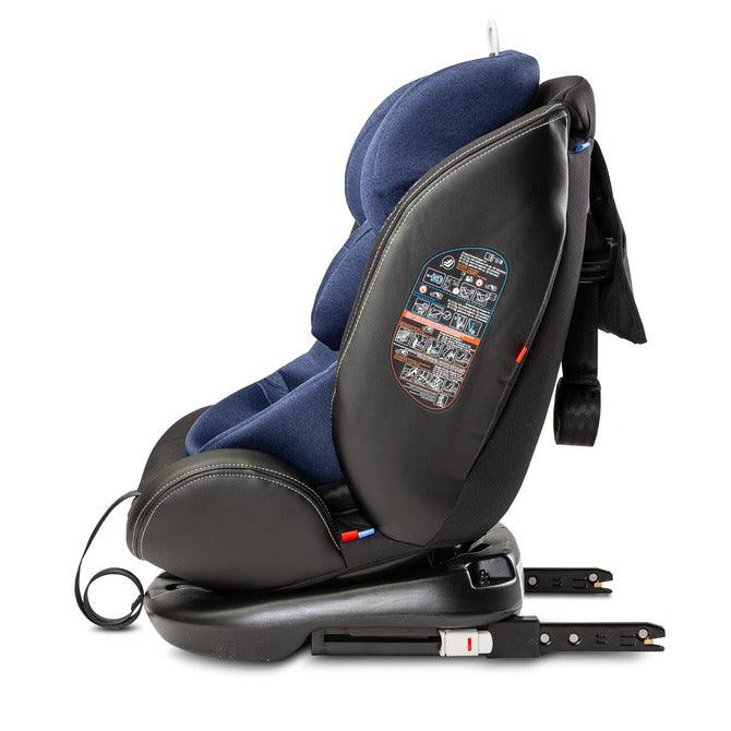 Mundo is a car seat for little globetrotters. It is intended for children from 0 to 36 kg. The seat can be used from the birth to, until it is no longer required. We combine safety and comfort with contemporary styling. Thanks to the seat that rotates 360 °, changing the position in relation to the direction of travel and placing the child in the seat is much easier. On the other hand, a special reduction insert and a pillow allow you to place the baby in an optimal position. ECE R44 / 04 standard.
