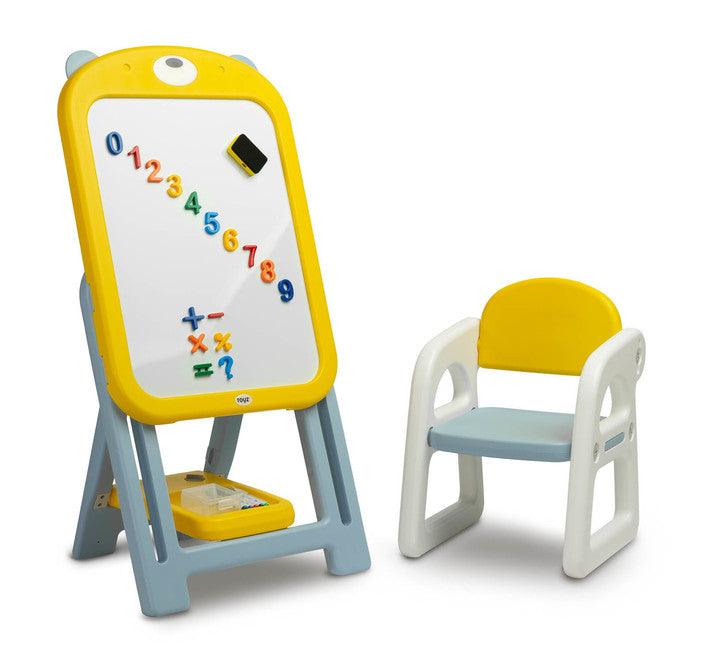 Learning to write and draw will now be easier with the TED education board from Toyz. The magnetic board equipped with a set of markers and colorful magnets also includes a chair that will allow the little artist's tired legs to rest. The look of the set will appeal to every lover of bears.