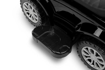 The Sport Car from Toyz is an indispensable companion for walks. Thanks to its design, it can be easily adapted to the needs of the child. It can be a pusher, a walker and a typical ride-on - just disassemble the appropriate elements. Rides have a battery-powered steering wheel with lights and sounds, and a very useful storage space under the seat. Raised rails prevent the baby from falling and block the possibility of turning the front wheels.