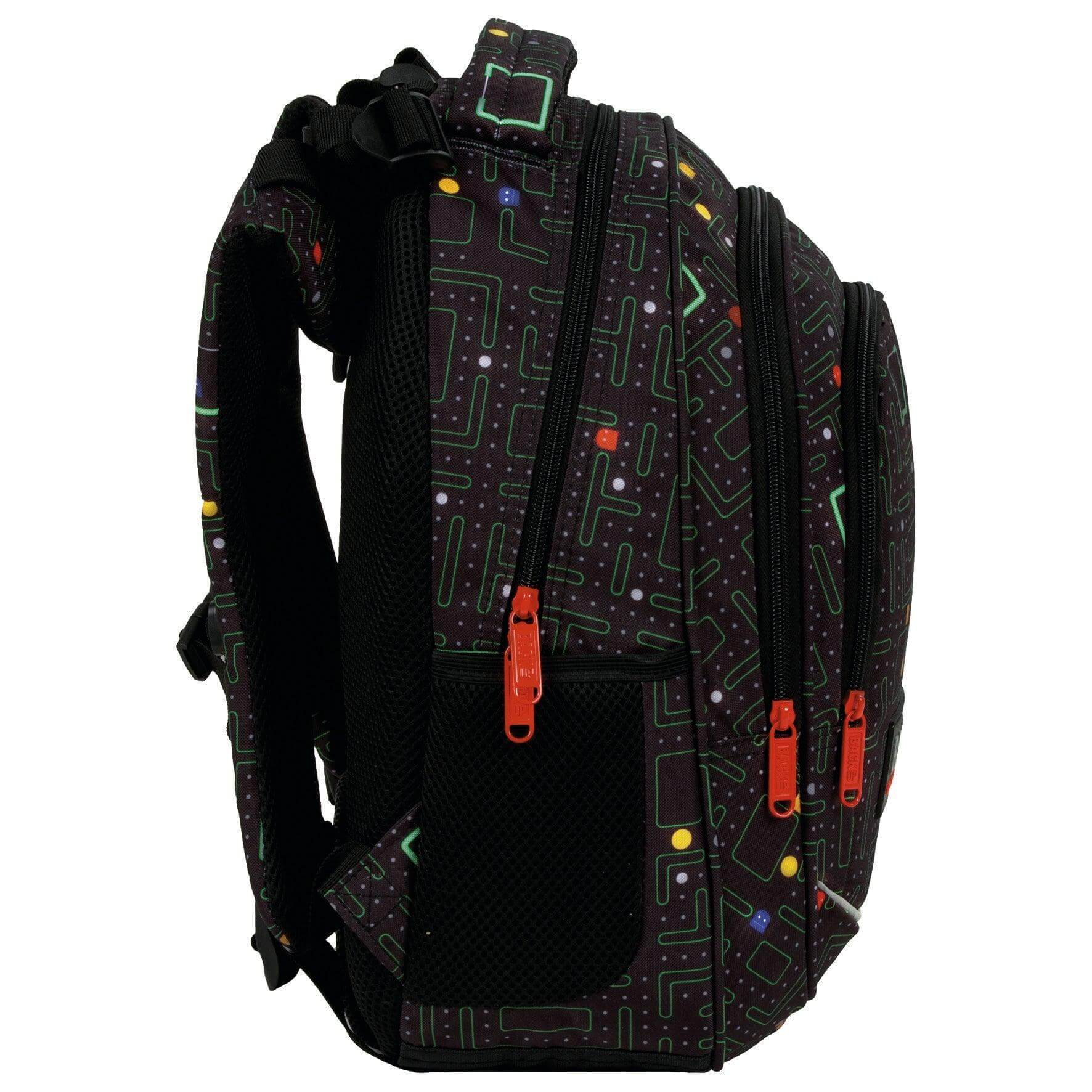 An intricate labyrinth filled with points, obstacles and... Opponents! In this game, dexterity and logical thinking skills are worth gold. Colorful sprites roam the intricate corridors of black material, and intense red accessories give the BackUP backpack from the Gamer collection an energetic expression. Addictive like the best computer game, this is a backpack for a boy who is already looking forward to the next school challenges.