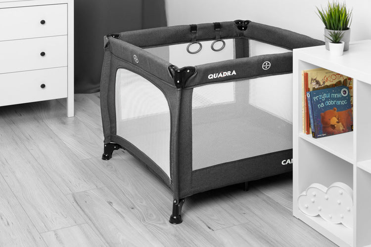 Light weight, practical and easy to operate square playpen. Quadra is perfect as a place for the baby to rest and play both at home and while travelling. Equipped with a soft mattress with a colourful design and stand-up learning handles. Matching carrier bag for easy transportation included.