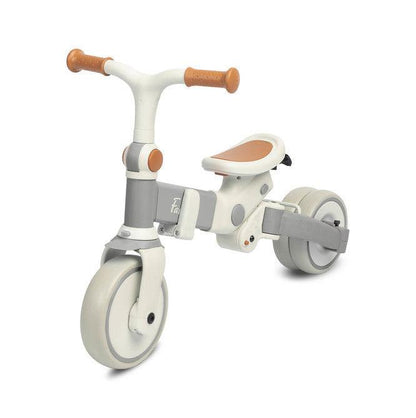 Faro by Toyz is a modern multifunctional tricycle. Modularity is the biggest advantage of the bike, which both parents and children will appreciate. The youngest children can use it as a classic tricycle pushed by their parents. This feature will work well on longer walks. The child can ride it independently, and when tired the seat can be quickly turned backwards and the backrest can be set in the reclining position.