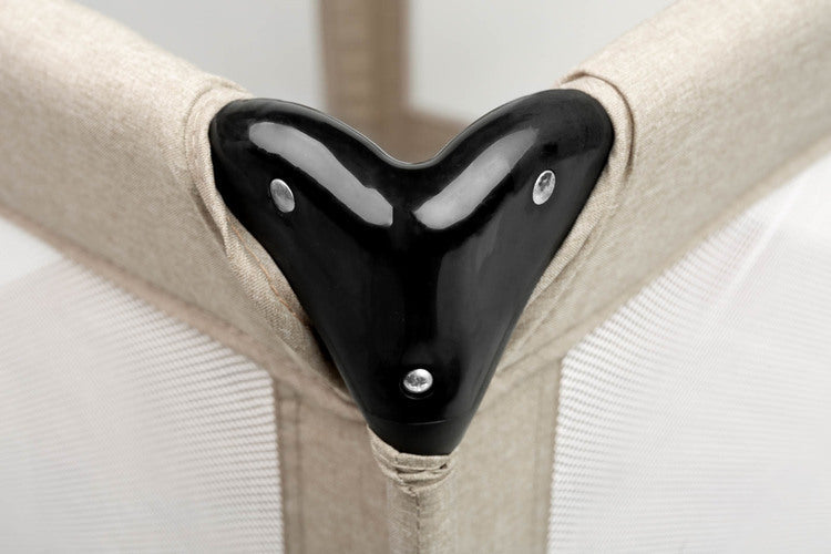 Light weight, practical and easy to operate square playpen. Quadra is perfect as a place for the baby to rest and play both at home and while travelling. Equipped with a soft mattress with a colourful design and stand-up learning handles. Matching carrier bag for easy transportation included.