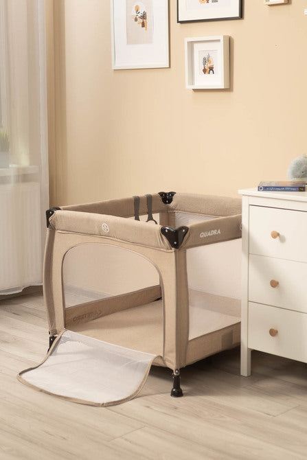 Light weight, practical and easy to operate square playpen. Quadra is perfect as a place for the baby to rest and play both at home and while travelling. Equipped with a soft mattress with a colourful design and stand-up learning handles. Matching carrier bag for easy transportation included.