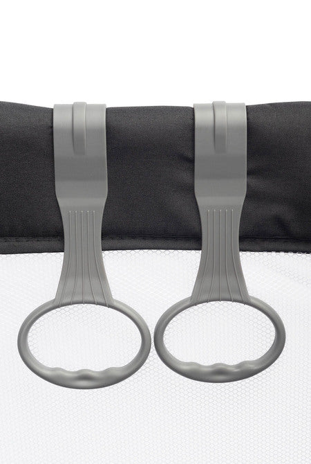 Light weight, practical and easy to operate square playpen. Quadra is perfect as a place for the baby to rest and play both at home and while travelling. Equipped with a soft mattress with a colourful design and stand-up learning handles. Matching carrier bag for easy transportation included.