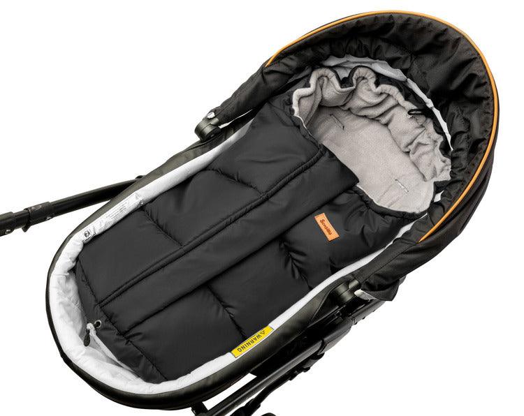 Combi 3 in 1 Quilted romper bag with the possibility of length adjustment is a perfect choice for the parents who are looking for a universal solution. The romper bag is covered with waterproof, attested fabric on the outside. From the inside, there is a warm polar fleece which makes the baby feel comfortably and conveniently, and his/her soft skin is not exposed to irritation.