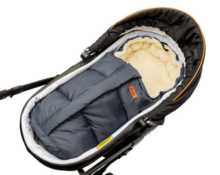 Combi 3 in 1 Quilted romper bag with the possibility of length adjustment is a perfect choice for the parents who are looking for a universal solution. The romper bag is covered with waterproof, attested fabric on the outside. From the inside, there is a warm polar fleece which makes the baby feel comfortably and conveniently, and his/her soft skin is not exposed to irritation.