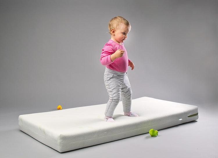 Luxe Aloe Vera 120 x 60 11 cm Buckwheat-Foam-Coconut Mattress provides comfort and restful sleep of a baby.  Its unique tunnel buckwheat filling contains components inhibiting the development of micro flora and mites. It does not spring, provides  proper backrest and adapts to baby's position during sleep. The layer of natural coconut fibers stiffens the construction of the mattress. That kind of structure provides proper air circulation. 