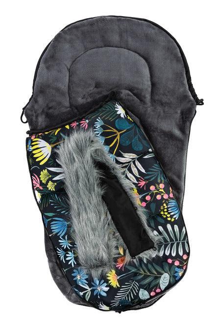 Olaf romper bag is perfect for walks in colder temperatures. It combines a waterproof, easy to keep clean outer layer and soft polar fleece on the inside. Thanks to a fluffy, anti-allergic non-woven fabric it provides effective protection and comfort of a baby. Stylish patterns make the bag exceptional, and artificial fur by the hood with the option of unfastening make it look unique. The romper bag fits pushchairs of any style. It can be used in prams, strollers, and for sledges.