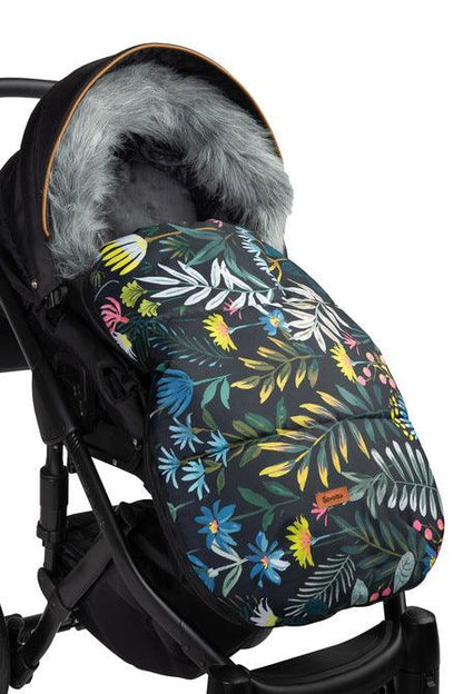 Olaf romper bag is perfect for walks in colder temperatures. It combines a waterproof, easy to keep clean outer layer and soft polar fleece on the inside. Thanks to a fluffy, anti-allergic non-woven fabric it provides effective protection and comfort of a baby. Stylish patterns make the bag exceptional, and artificial fur by the hood with the option of unfastening make it look unique. The romper bag fits pushchairs of any style. It can be used in prams, strollers, and for sledges.