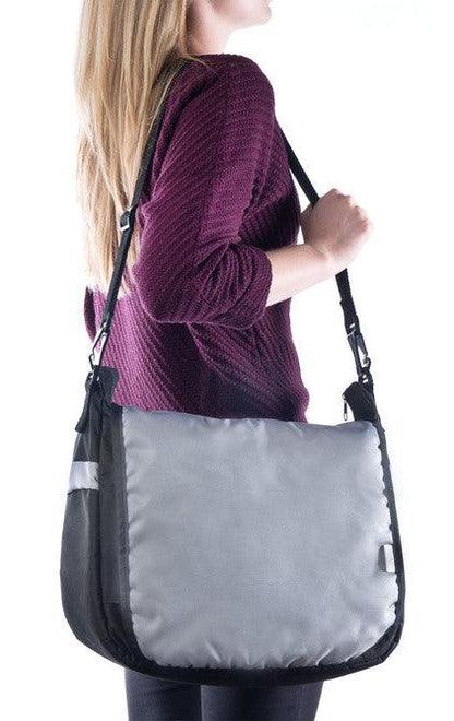 A capacious and solid mama bag made of safe materials. Multiple compartments, pockets and rubber bands help in organizing all accessories necessary during a stroll with your baby. The velcro-closed flap allows quick and easy access to the most important items. The included shoulder strap can be snapped onto the strollers handle for even more convenience.