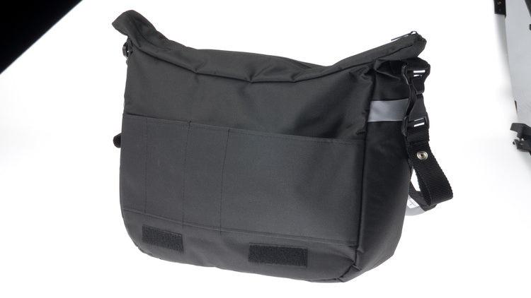 A capacious and solid mama bag made of safe materials. Multiple compartments, pockets and rubber bands help in organizing all accessories necessary during a stroll with your baby. The velcro-closed flap allows quick and easy access to the most important items. The included shoulder strap can be snapped onto the strollers handle for even more convenience.