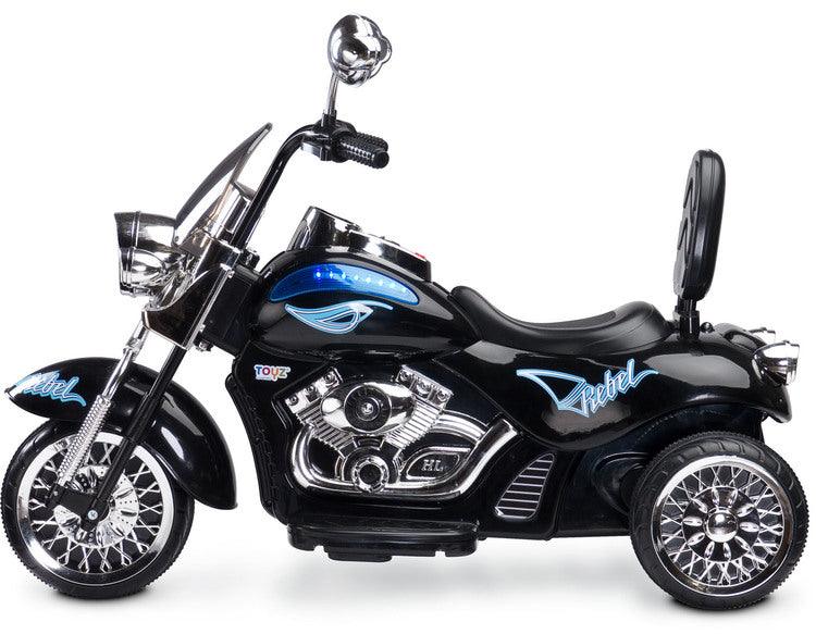 Rebel is a perfect choice for those little motorbike-lovers. This large ride-on-vehicle will accompany your child for many years of fun and adventure. Rebel is propelled with two electric motors (30 Watts total), supplied with a 7Ah battery.