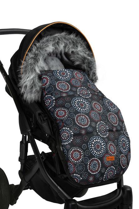 Olaf romper bag is perfect for walks in colder temperatures. It combines a waterproof, easy to keep clean outer layer and soft polar fleece on the inside. Thanks to a fluffy, anti-allergic non-woven fabric it provides effective protection and comfort of a baby. Stylish patterns make the bag exceptional, and artificial fur by the hood with the option of unfastening make it look unique. The romper bag fits pushchairs of any style. It can be used in prams, strollers, and for sledges.