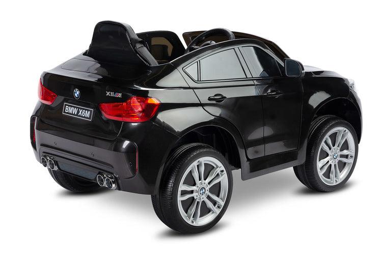 The Toyz BMW X6 M battery vehicle is a license version of the uncompromising SUV of the Bavarian brand, which is famous for combining sporty performance with high-quality design. This battery vehicle will provide many positive impressions for future drivers. Comfortable driving will be provided by an upholstered eco-leather seat with 3-point seat belts. The car has an opening door, a multimedia panel with built-in melodies and a USB socket for favorite songs in MP3 format.