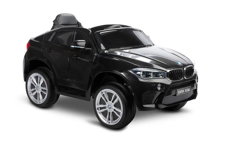 The Toyz BMW X6 M battery vehicle is a license version of the uncompromising SUV of the Bavarian brand, which is famous for combining sporty performance with high-quality design. This battery vehicle will provide many positive impressions for future drivers. Comfortable driving will be provided by an upholstered eco-leather seat with 3-point seat belts. The car has an opening door, a multimedia panel with built-in melodies and a USB socket for favorite songs in MP3 format.