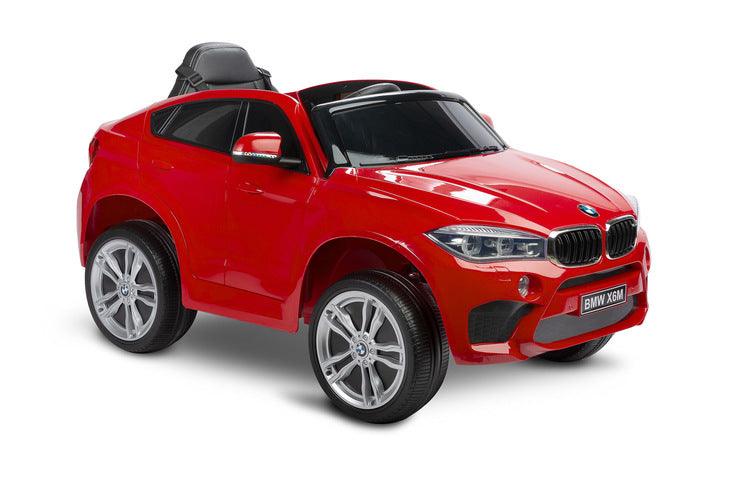 The Toyz BMW X6 M battery vehicle is a license version of the uncompromising SUV of the Bavarian brand, which is famous for combining sporty performance with high-quality design. This battery vehicle will provide many positive impressions for future drivers. Comfortable driving will be provided by an upholstered eco-leather seat with 3-point seat belts. The car has an opening door, a multimedia panel with built-in melodies and a USB socket for favorite songs in MP3 format.