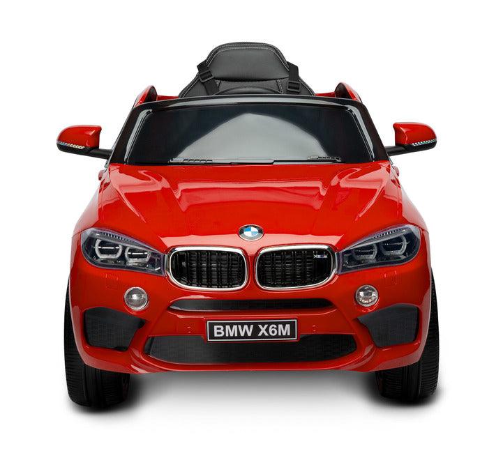 The Toyz BMW X6 M battery vehicle is a license version of the uncompromising SUV of the Bavarian brand, which is famous for combining sporty performance with high-quality design. This battery vehicle will provide many positive impressions for future drivers. Comfortable driving will be provided by an upholstered eco-leather seat with 3-point seat belts. The car has an opening door, a multimedia panel with built-in melodies and a USB socket for favorite songs in MP3 format.