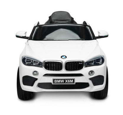 The Toyz BMW X6 M battery vehicle is a license version of the uncompromising SUV of the Bavarian brand, which is famous for combining sporty performance with high-quality design. This battery vehicle will provide many positive impressions for future drivers. Comfortable driving will be provided by an upholstered eco-leather seat with 3-point seat belts. The car has an opening door, a multimedia panel with built-in melodies and a USB socket for favorite songs in MP3 format.