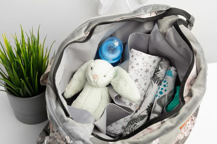 The Velvet stroller bag will meet the requirements of an active mother, it is roomy and fits modern prams. Made of excellent materials with the utmost attention to detail. The spacious interior will allow you to fit all the accessories necessary during a walk. In the middle it has a compartment that helps to organize accessories so that they can be easily found and 2 pockets. Equipped with shoulder straps, one long strap and two handles that allow you to attach the bag to the handle of the trolley.