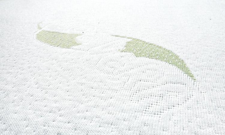 LUXE Aloe Vera 120 x 60 cm Coconut-Foam-Coconut Mattress will make your child feel like a royal baby in his/her cot. Thanks to its layered structure (2 coconut mats in combination with a foam layer) and the thickness of 11 cm, it provides comfortable and restful sleep. The cover, made from Aloe Vera fabric is extremely delicate in touch and has anti-allergic and anti-bacterial properties. The cover may be removed and washed when it gets dirty.