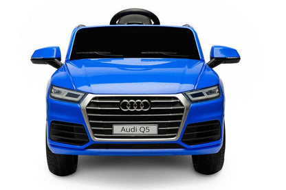 The Audi Q5 is a licensed battery vehicle that combines the comfort of an SUV with the sportiness of the Audi brand. The comfort of play is increased by a comfortable eco-leather seat, 5-point seat belts, EVA foam wheels and shock absorbers. Q5 is powered by 2 dynamic 35W motors and a 7Ah battery, which guarantees a long ride.The time spent behind the wheel will be made more pleasant by the multimedia panel with built-in melodies and AUX (mini jack) and USB (mp3 files) inputs.