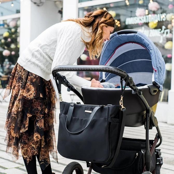 A stylish mother who loves fashion will always choose comfortable elegance. And a small black handbag perfectly fits the definition of chic. This small and at the same time roomy bag for mum can be attached to a pram/stroller is characterised by excellent technical solutions and great looks. Choose a perfect bag in the urban style.