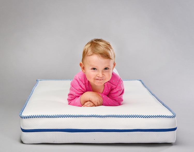 LATEX-FOAM MATTRESS 120x60 cm, a reversible mattress for the youngest. The latex mat is highly valued due to high degree of flexibility. It perfectly fits the natural curvatures of the body, ensuring proper support for the spine. Classical polyurethane foam provides proper hardness of the bed during the first months of the child's life. A delicate in touch, detachable case simplifies the maintenance. The mattress has a medical device certificate.