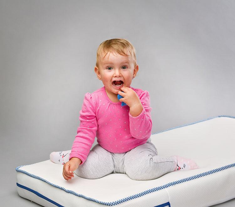 LATEX-FOAM MATTRESS 120x60 cm, a reversible mattress for the youngest. The latex mat is highly valued due to high degree of flexibility. It perfectly fits the natural curvatures of the body, ensuring proper support for the spine. Classical polyurethane foam provides proper hardness of the bed during the first months of the child's life. A delicate in touch, detachable case simplifies the maintenance. The mattress has a medical device certificate.