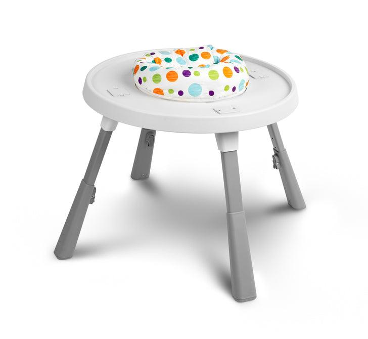 Velmo is a high chair that combines modern style with functionality. Thanks to their simple design, they can be quickly adapted to the needs of the child. With a few movements (without removing the legs) it turns from a high chair into a stylish chair + table set. Velmo is made of high quality materials, which makes it durable and safe. The Velmo feeding chair is intended for children who can sit up unaided, aged from 6 months to approx. 3-4 years, weighing up to 15 kg.