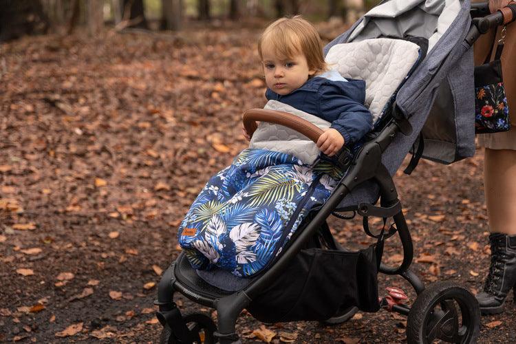 Velvet Romper Bag was designed having in mind the comfort during walks in cloudy weather. It is a really good alternative for „unruly” blankets which are likely to slide down or fall out from the pushchair. It has holes for 5-point safety belts, thanks to which it will not slide down and will provide proper protection depending on atmospheric conditions. It’s starting to rain? Under the outer layer of cotton, the romper bag has a layer of nylon which protects against getting wet.