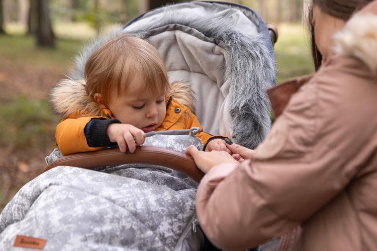 Olaf romper bag is perfect for walks in colder temperatures. It combines a waterproof, easy to keep clean outer layer and soft polar fleece on the inside. Thanks to a fluffy, anti-allergic non-woven fabric it provides effective protection and comfort of a baby. Stylish patterns make the bag exceptional, and artificial fur by the hood with the option of unfastening make it look unique. The romper bag fits pushchairs of any style. It can be used in prams, strollers, and for sledges.