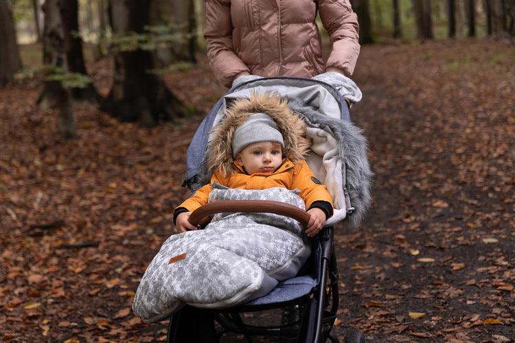 Olaf romper bag is perfect for walks in colder temperatures. It combines a waterproof, easy to keep clean outer layer and soft polar fleece on the inside. Thanks to a fluffy, anti-allergic non-woven fabric it provides effective protection and comfort of a baby. Stylish patterns make the bag exceptional, and artificial fur by the hood with the option of unfastening make it look unique. The romper bag fits pushchairs of any style. It can be used in prams, strollers, and for sledges.