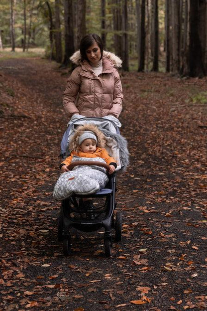 Olaf romper bag is perfect for walks in colder temperatures. It combines a waterproof, easy to keep clean outer layer and soft polar fleece on the inside. Thanks to a fluffy, anti-allergic non-woven fabric it provides effective protection and comfort of a baby. Stylish patterns make the bag exceptional, and artificial fur by the hood with the option of unfastening make it look unique. The romper bag fits pushchairs of any style. It can be used in prams, strollers, and for sledges.