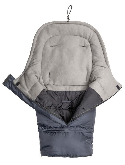 Combi 3 in 1 Quilted romper bag with the possibility of length adjustment is a perfect choice for the parents who are looking for a universal solution. The romper bag is covered with waterproof, attested fabric on the outside. From the inside, there is a warm polar fleece which makes the baby feel comfortably and conveniently, and his/her soft skin is not exposed to irritation.