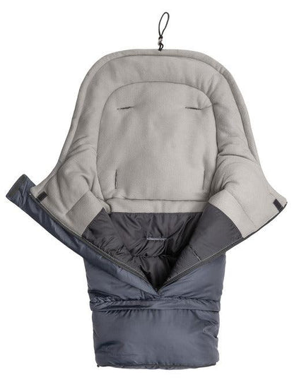 Combi 3 in 1 Quilted romper bag with the possibility of length adjustment is a perfect choice for the parents who are looking for a universal solution. The romper bag is covered with waterproof, attested fabric on the outside. From the inside, there is a warm polar fleece which makes the baby feel comfortably and conveniently, and his/her soft skin is not exposed to irritation.