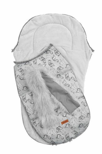 Olaf romper bag is perfect for walks in colder temperatures. It combines a waterproof, easy to keep clean outer layer and soft polar fleece on the inside. Thanks to a fluffy, anti-allergic non-woven fabric it provides effective protection and comfort of a baby. Stylish patterns make the bag exceptional, and artificial fur by the hood with the option of unfastening make it look unique. The romper bag fits pushchairs of any style. It can be used in prams, strollers, and for sledges.