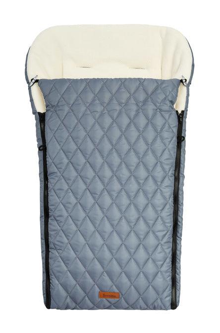 The multi-layer & universal quilted sleeping bag from Sensillo will carefully protect your child on colder days. The quilted, waterproof material with which the sleeping bag is sewn on the outside protects against unpleasant rainfall & the inner layer trimmed with warm and nice fleece will ensure comfort during walks. In addition, between them there is a layer of insulation that provides adequate insulation. The back of the sleeping bag has an overlap that prevents the bag from sliding off the backrest.