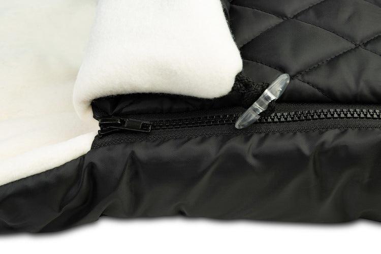 The multi-layer & universal quilted sleeping bag from Sensillo will carefully protect your child on colder days. The quilted, waterproof material with which the sleeping bag is sewn on the outside protects against unpleasant rainfall & the inner layer trimmed with warm and nice fleece will ensure comfort during walks. In addition, between them there is a layer of insulation that provides adequate insulation. The back of the sleeping bag has an overlap that prevents the bag from sliding off the backrest.